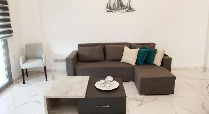 Luxury Beachfront Apartment Larnaca 0*,